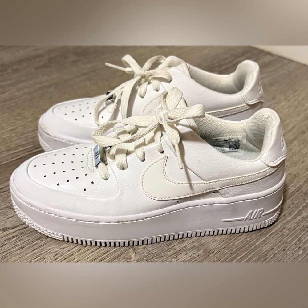 Nike Air Force 1 Sage Low White Platform Sneakers | Women’s Size 6  Street Style - Picture 6 of 8